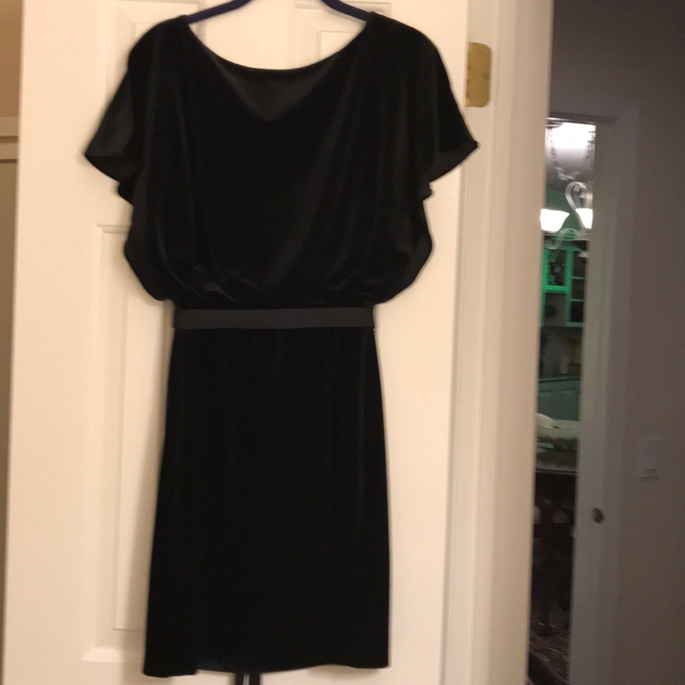 White House Black Market velvet dress size 2 NWT.